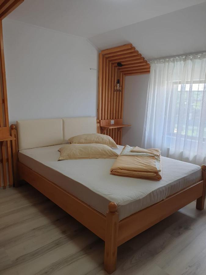 Motel Mesterul Manole Curtea de Argeş Buitenkant foto